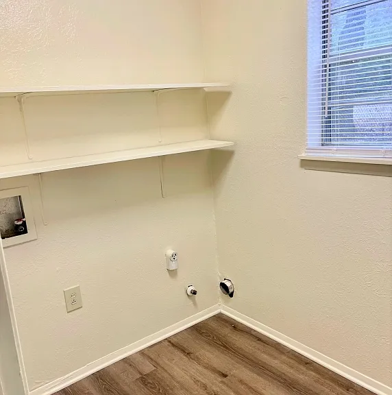 407 Drake Blvd — Photo 4