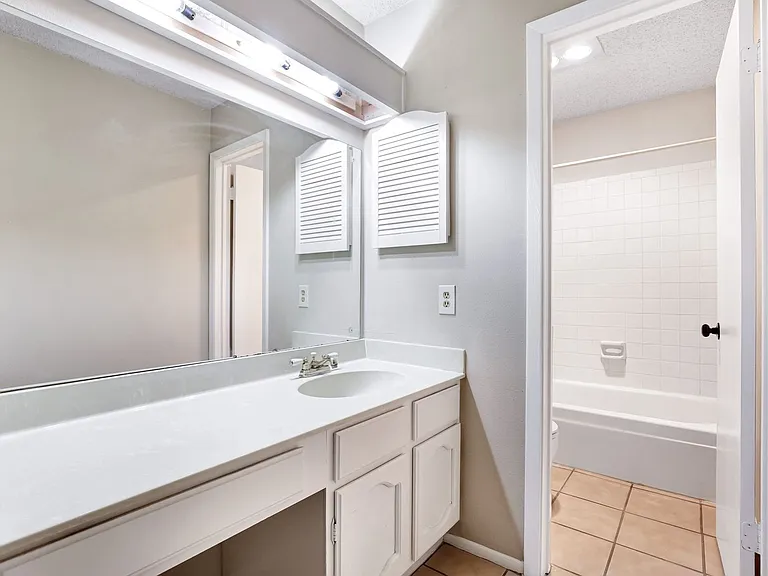 8138 Raritan St — Photo 17