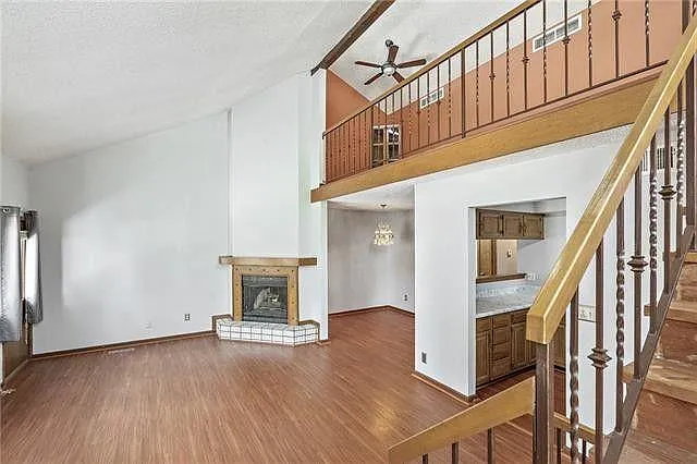 1015 W Maple Ave — Photo 4
