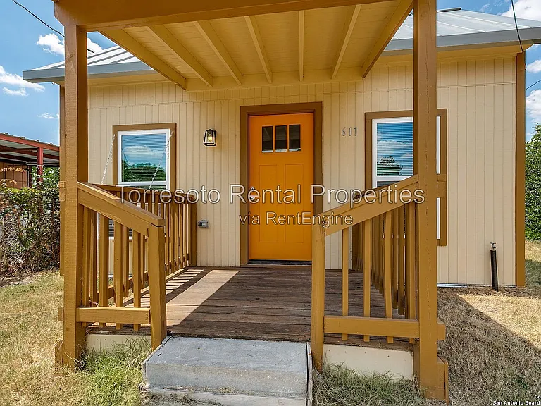 611 Rochambeau St — Photo 4
