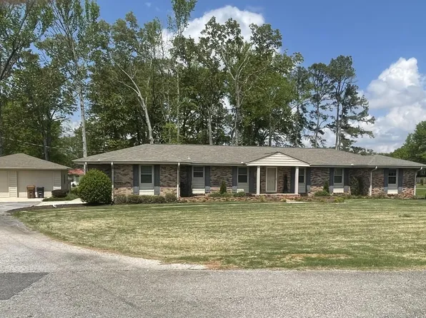 302 Fern Ct, Moulton, AL 35650