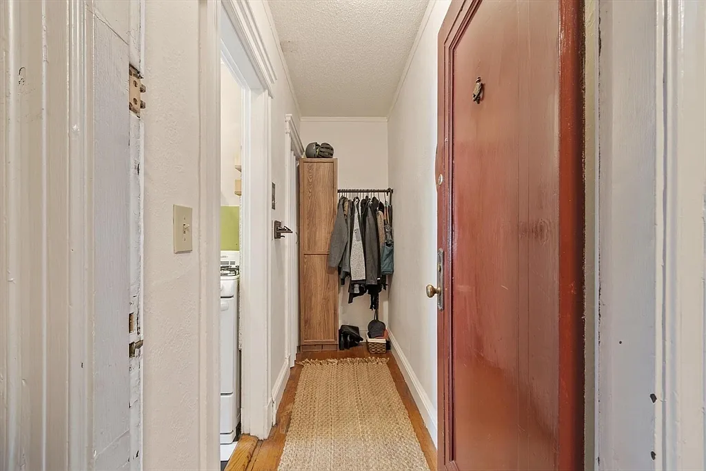 Studio, 1.0 bath, 386 sqft, $2,000 — Photo 2