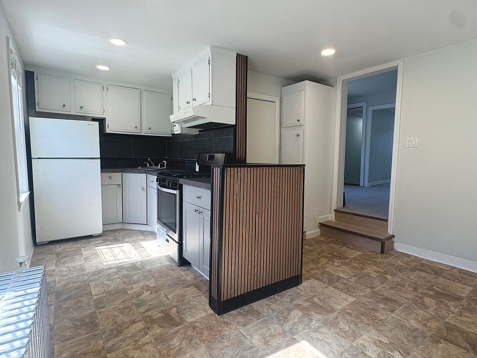 1st image of 249 N Macquesten Pkwy Floor 2