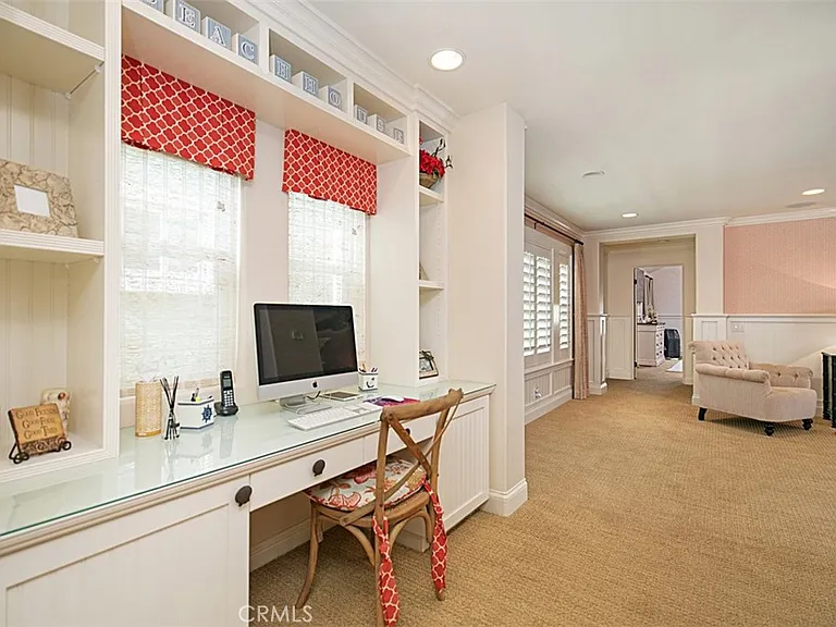 208 E Balboa Blvd — Photo 21