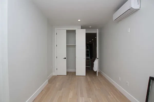 Rented by Nooklyn NYC LLC | media 106