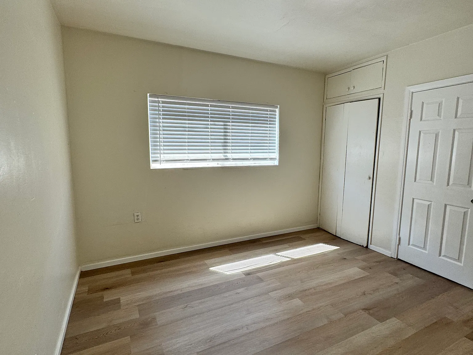 3863 Franklin Ave — Photo 4
