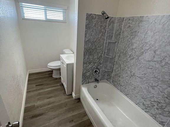 5th image of 18292 Danbury Ave