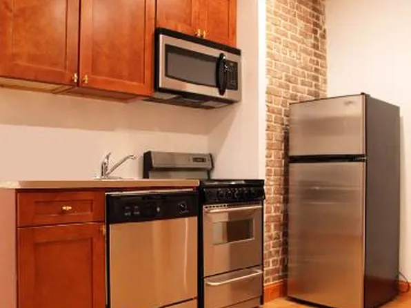 324 E 52nd St APT 1C, New York, NY 10022
