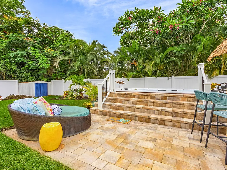 Hilltop Dr — Photo 1