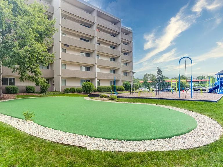 Park Towers Apartments — Photo 14