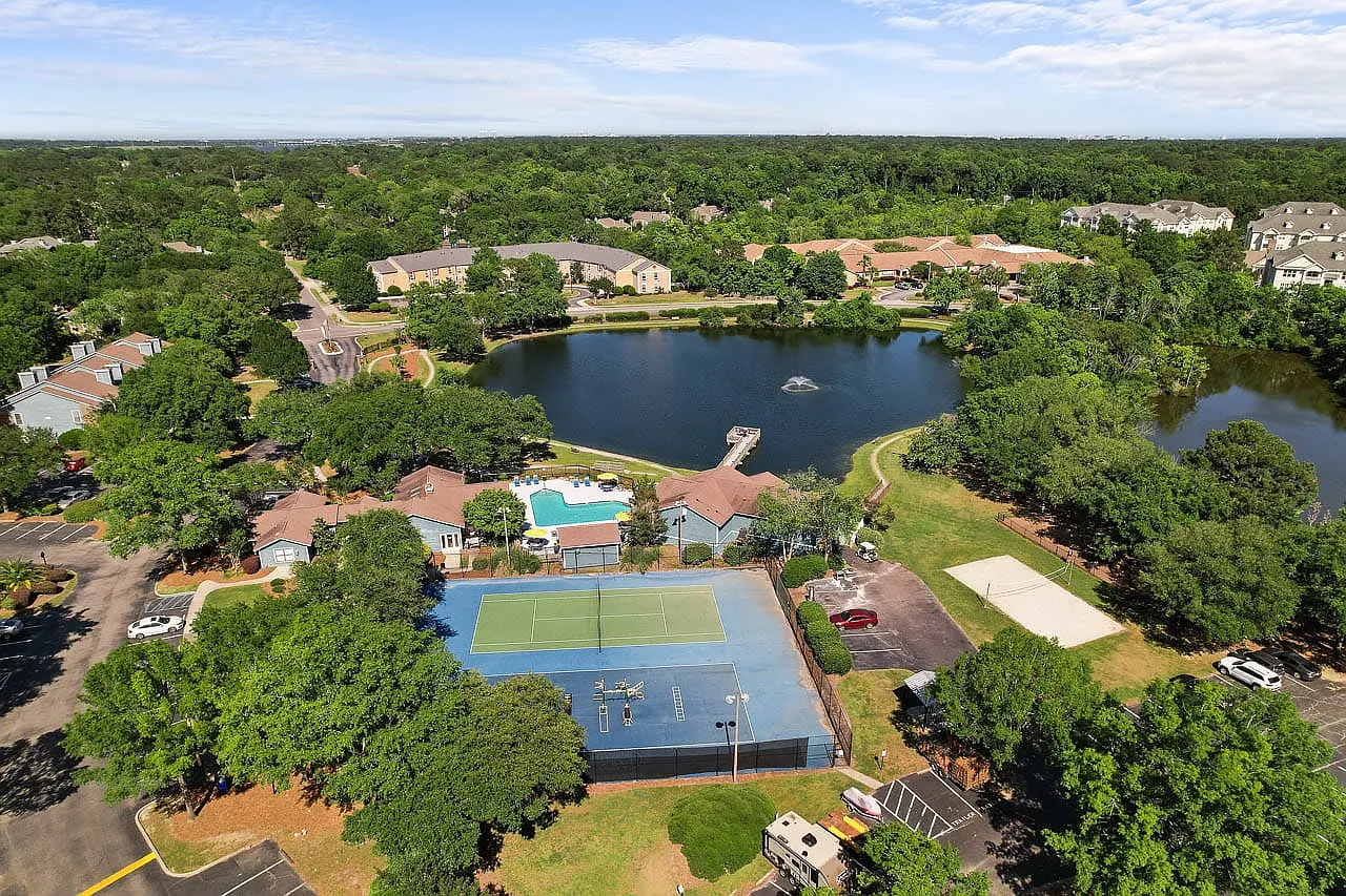 Ashley Lakehouse — Photo 2