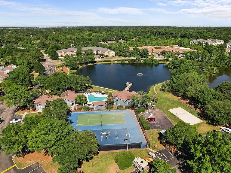 Ashley Lakehouse — Photo 2