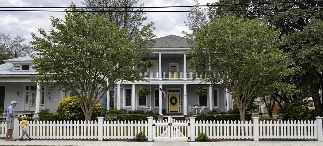 6 bed, 2.5 bath, 3400 sqft, $2,700 — Photo 1