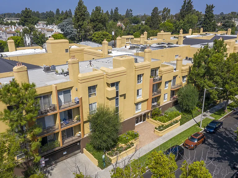 Apartments in Burbank, CA - Aerial View of Community
