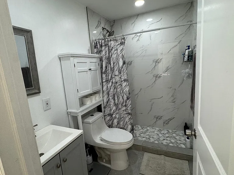 NW 37th St — Photo 7
