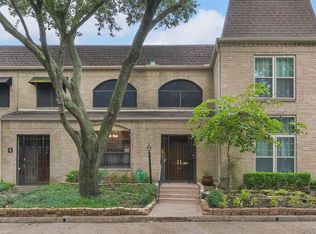 4 Bayou Pointe Dr, Houston, TX 77063