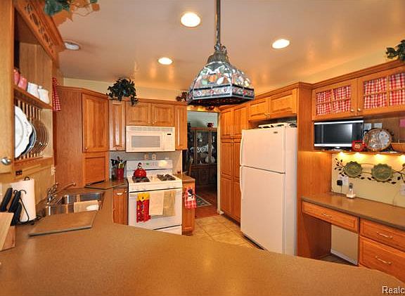 3rd image of 36470 Ladywood St