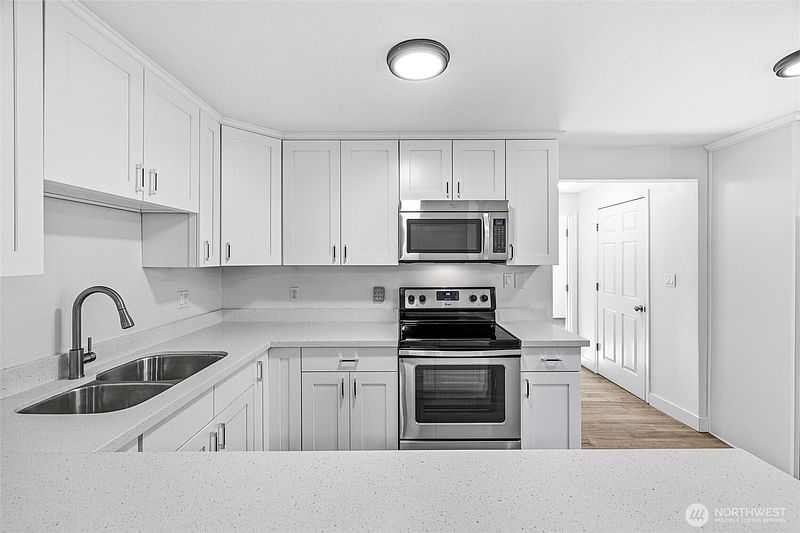 5th image of 2612 Lummi View Drive