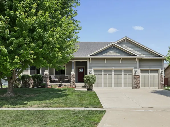7141 Cody Dr, West Des Moines, IA 50266