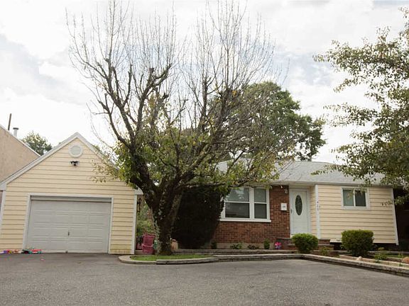 2nd image of 420 Westbury Blvd