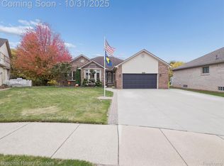 15780 Harrington Dr, Fraser, MI 48026