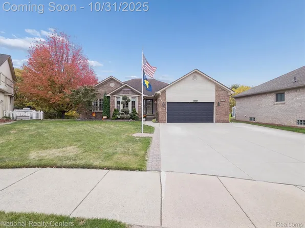 15780 Harrington Dr, Fraser, MI 48026