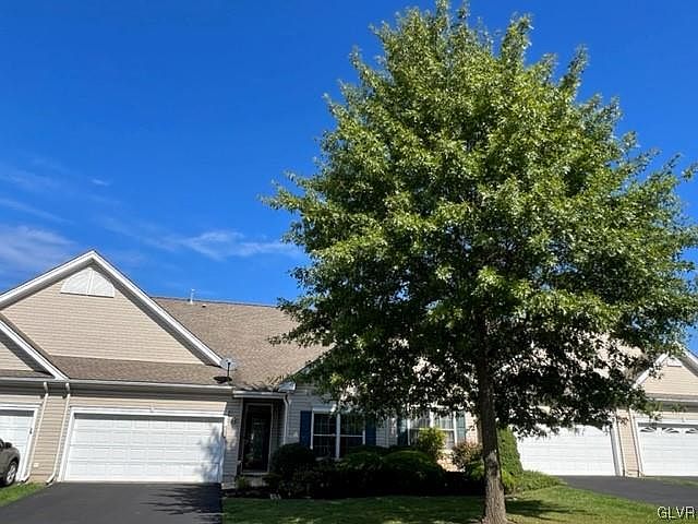 1st image of 3 Moor Dr