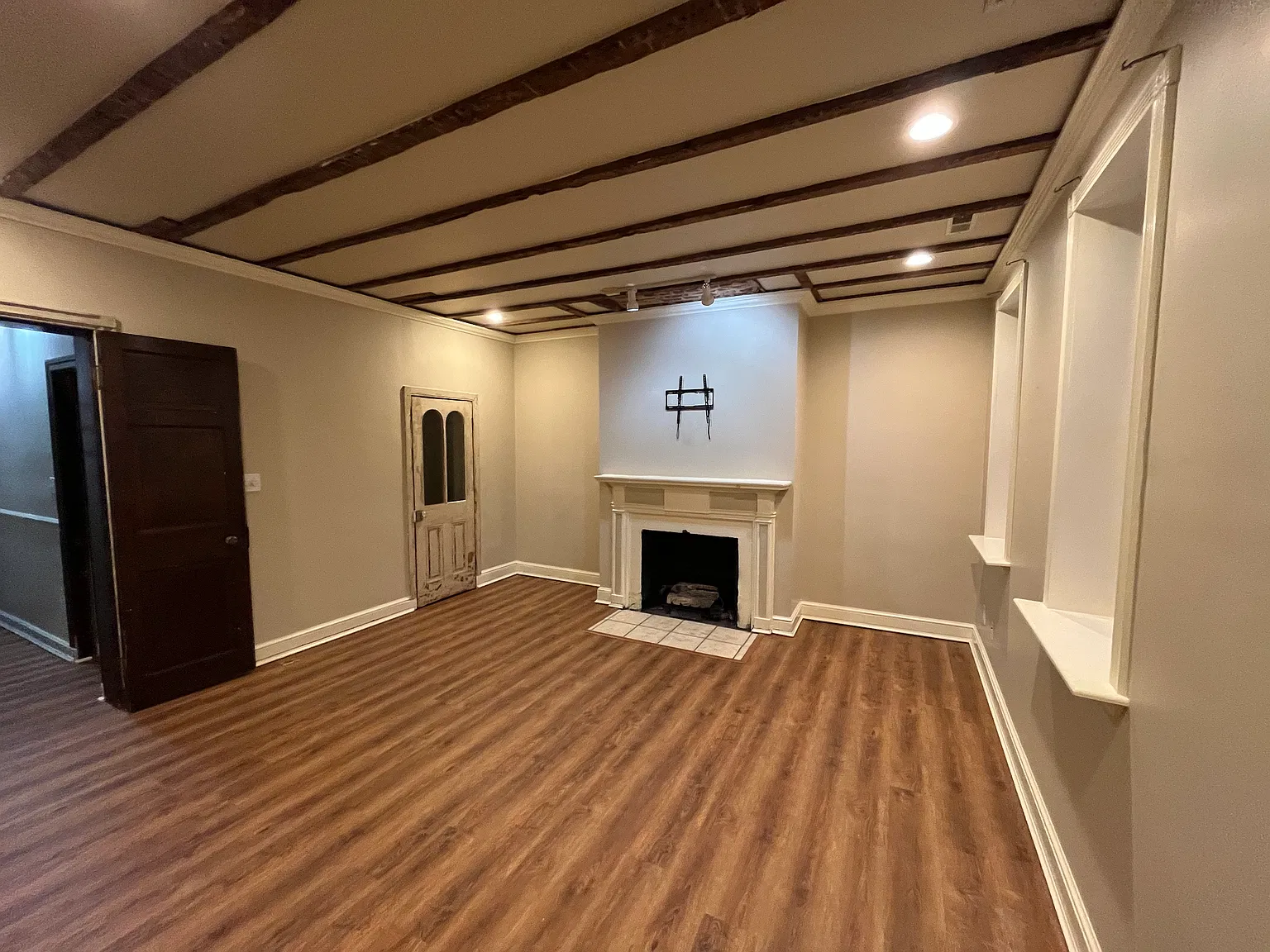 2 bed, 1.5 bath, 1569 sqft, $2,250 — Photo 4
