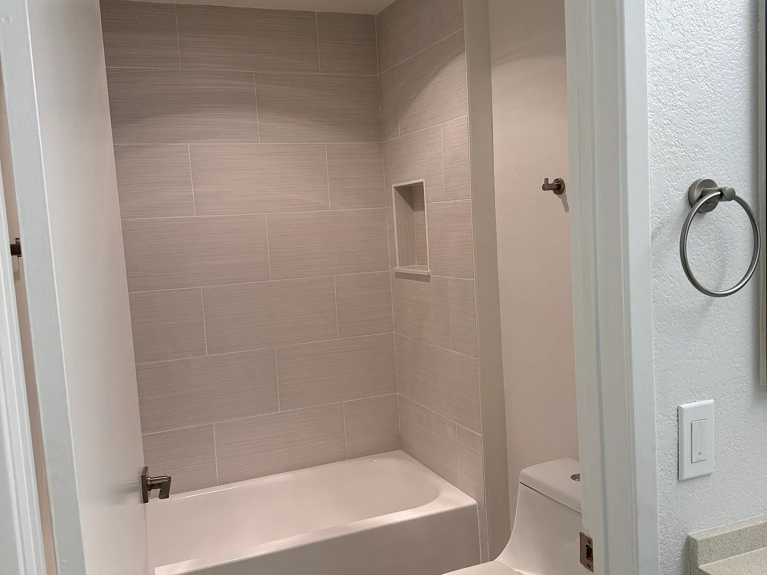 Barrington Apartment — Photo 4