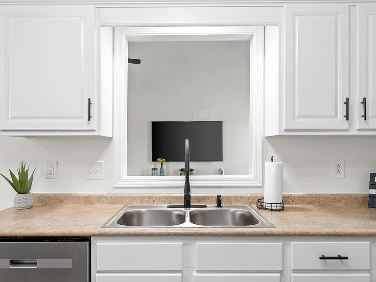 Athena Dr — Photo 8