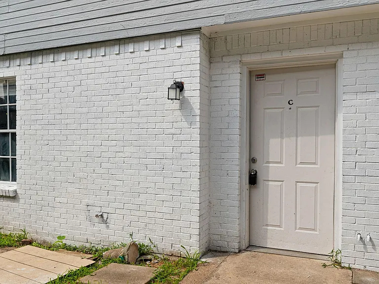 4624 San Jacinto St #B — Photo 15