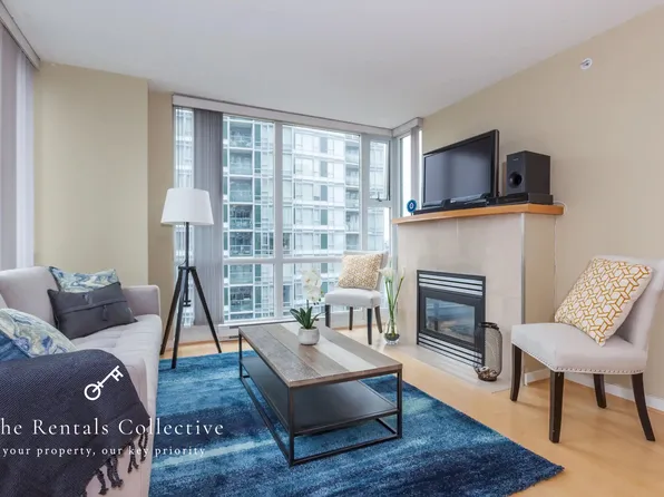 1077 Marinaside Cres #1207, Vancouver, BC V6Z 2Z5