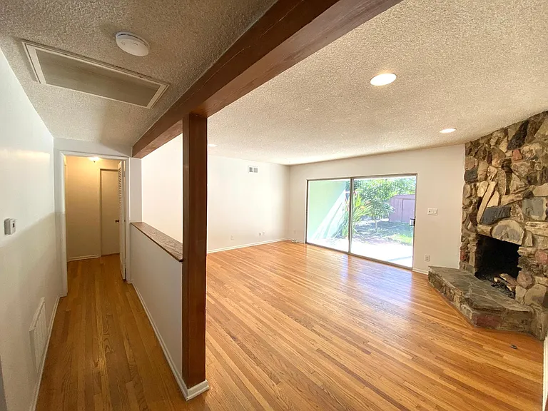 18246 Sunburst St — Photo 6