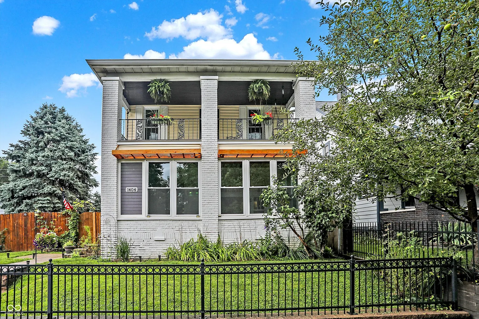 1404 Lexington Ave photo 1