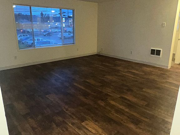 4th image of 3024 Maryland St #16