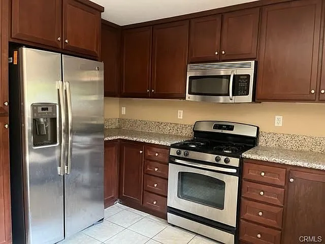 3 bed, 2.0 bath, 1617 sqft, $3,350 — Photo 3