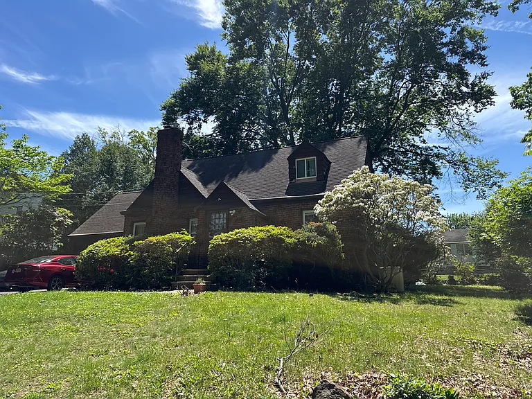 218 Pleasant Ave — Photo 2