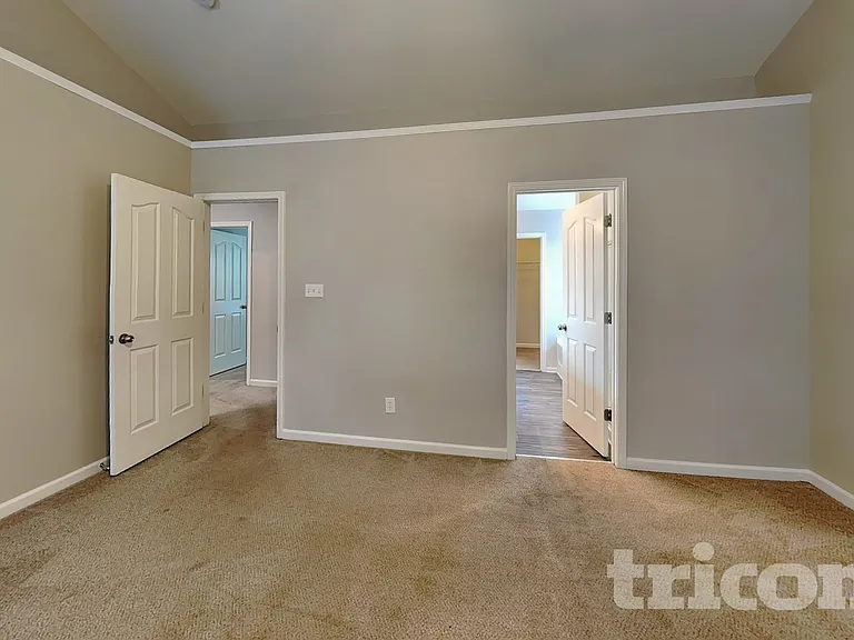 1129 Hawick Dr — Photo 6