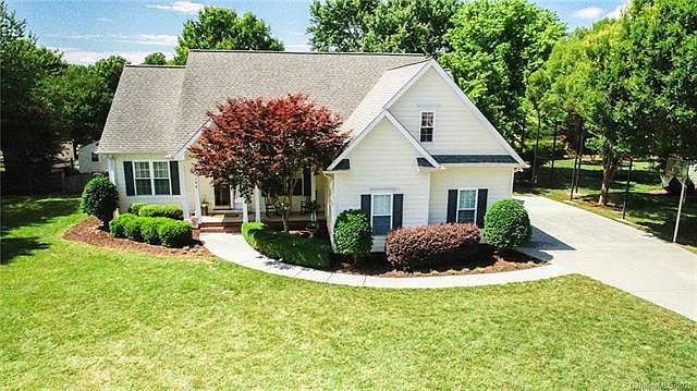 1st image of 146 Turnberry Ln