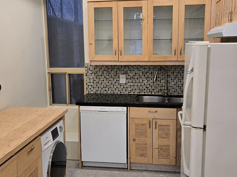 269 Ontario St #2 — Photo 10