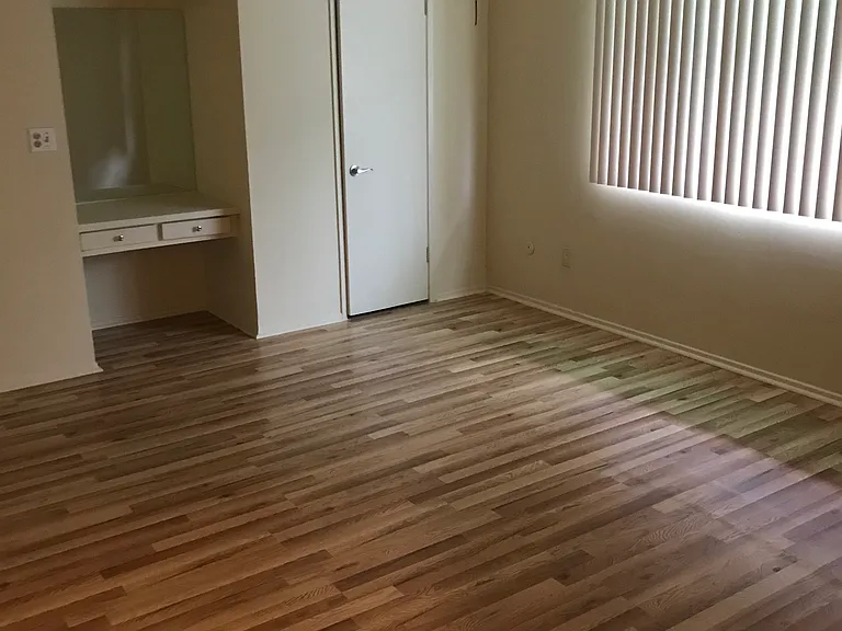 16515 Victory Blvd #2 — Photo 10