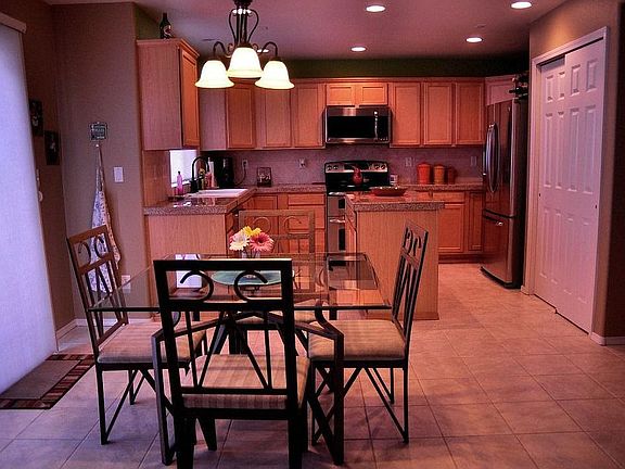 Open kitchen and nook