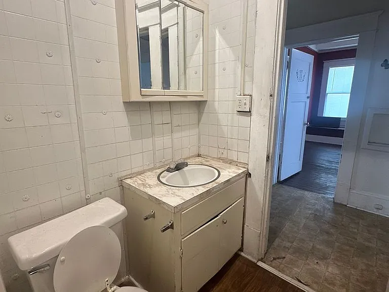215 W Magnolia St — Photo 5