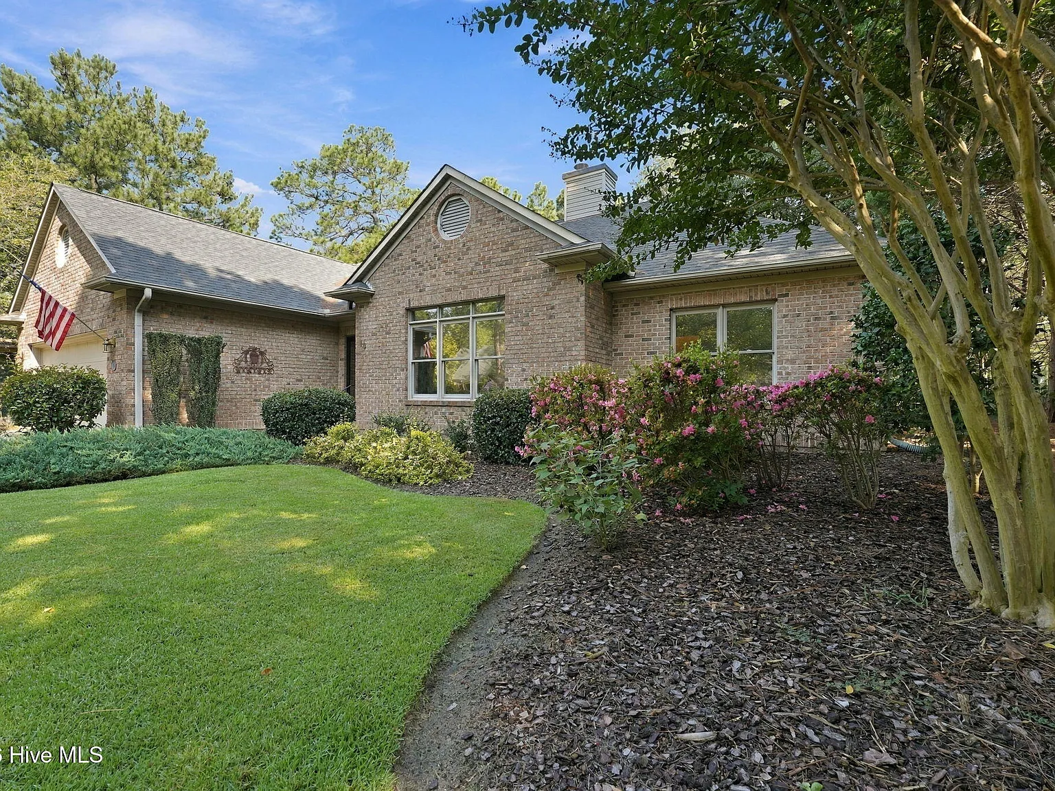 3 bed, 2.0 bath, 2162 sqft, $2,900 — Photo 2
