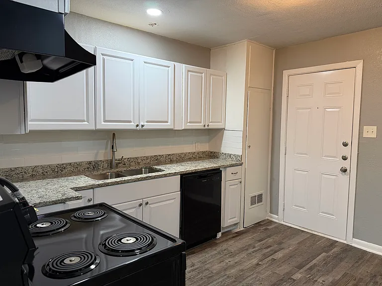 2506 Normont Cir — Photo 6