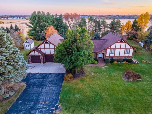 12207 Baker Ter, Woodstock, IL 60098