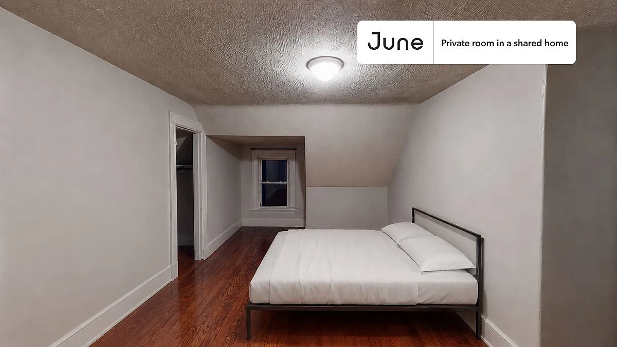 Queen bedroom in 6 bed/2 bath home in Allston #1235 F — Photo 1