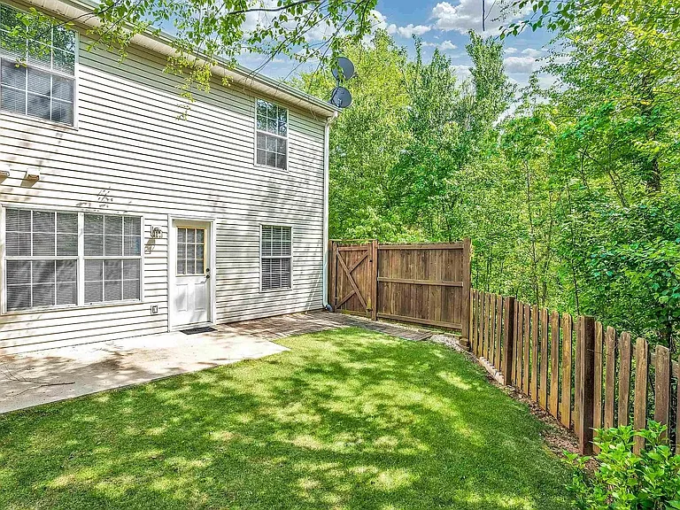 70 Hayfield Ln — Photo 18