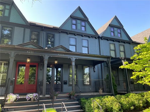 4203 Clinton Ave, Cleveland, OH 44113