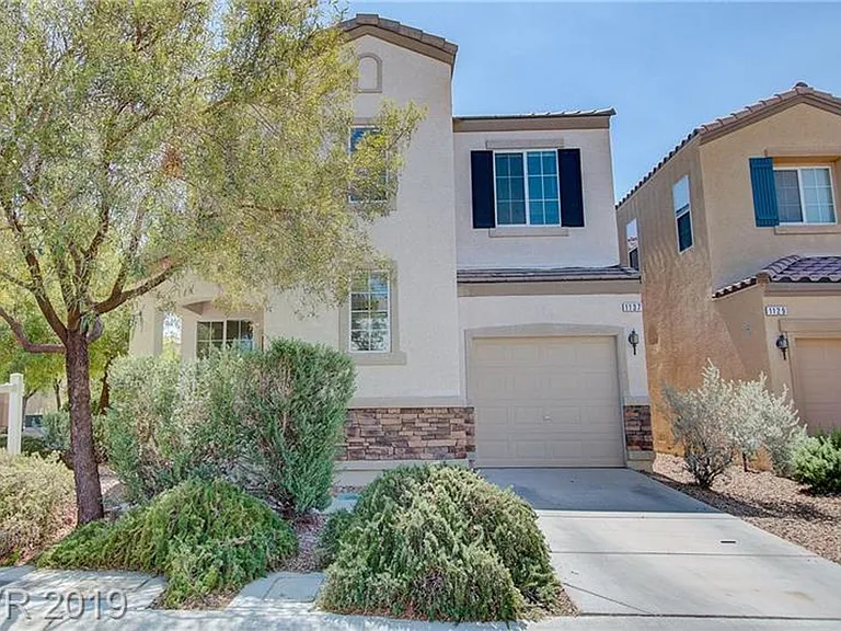 1137 Village Crossing Ln — Photo 1